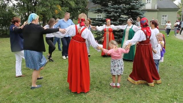 Хоровод на Яблочном Спасе в Чудово, Россия смотреть онлайн