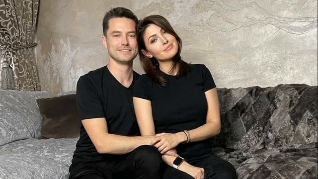 Анастасия Макеева поменяла фамилию, чтобы стать частью «родовой программы» ее многодетного мужа смотреть онлайн