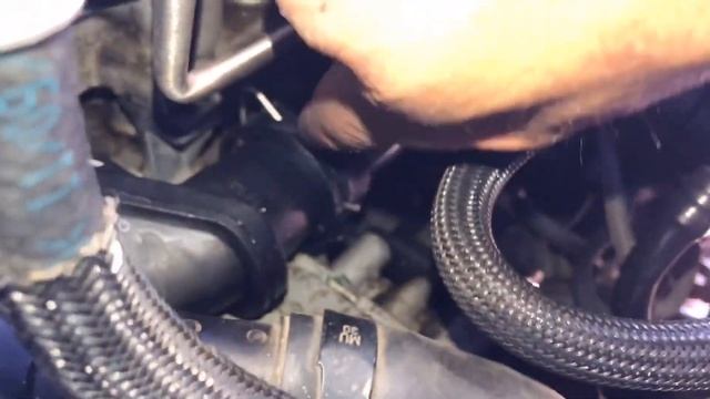 How to remove & install the thermostat housing retainer clip on an R56 Mini Cooper S (N14 engine) смотреть онлайн