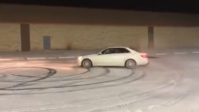 Когда вышел с работы 🤘🏻💪👌😎 e350 on snow смотреть онлайн