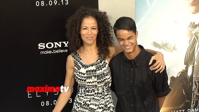 Sherri Saum "Elysium" World Premiere ARRIVALS смотреть онлайн
