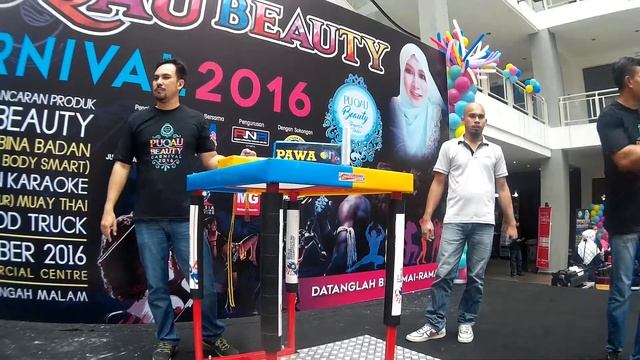 Zamri - Azuwan Pu Qau Beauty Armwrestling Challenge 2016 смотреть онлайн