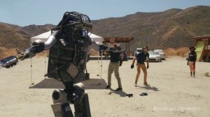 Новый робот-солдат от "Bosstown Dynamics", США (жёсткие испытания)