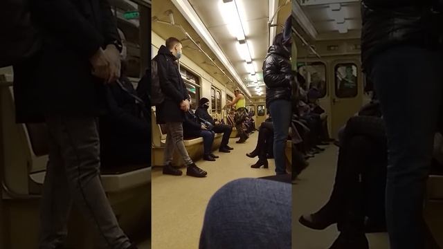 танцующий мужичок
в метро Новосибирск. смотреть онлайн