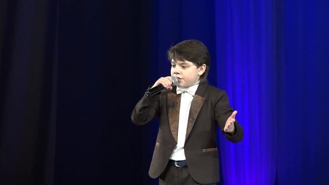 Поёт Степан Юстус с песней Лайла смотреть онлайн