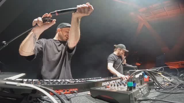 Жёсткий Даб-Степ Концерт ЭТМ - Электронная Танцевальная Музыка Дабстеп. Dubstep Live Show Dub-Step. смотреть онлайн