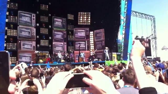 Rita Ora - R.I.P (T4 on the Beach 2012) смотреть онлайн