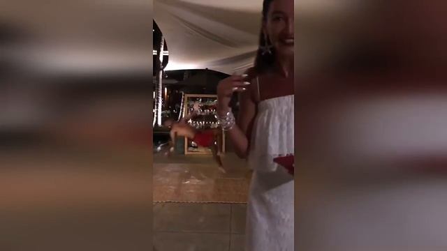 Бузова надела подарок от Тимура на ужин😍как же красиво💘 смотреть онлайн