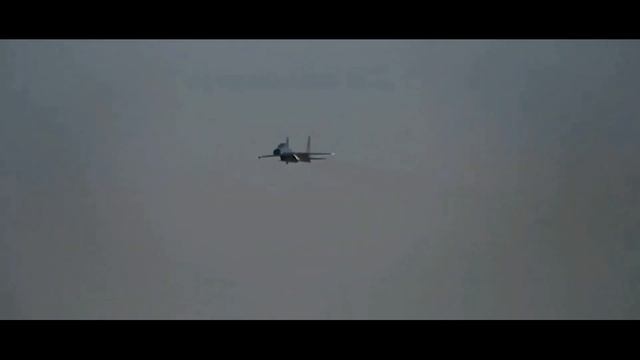 Chiński J-11B | przechwycił amerykański samolot szpiegowski смотреть онлайн