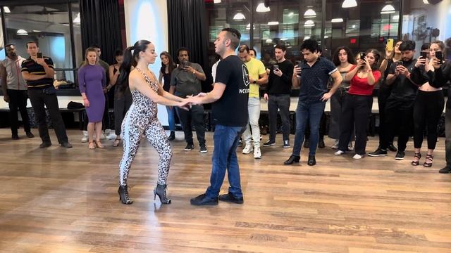 Adriano & Samantha (Salsa Demo with Counts) at the Baila Con Gusto Night on November 23rd 2023 смотреть онлайн
