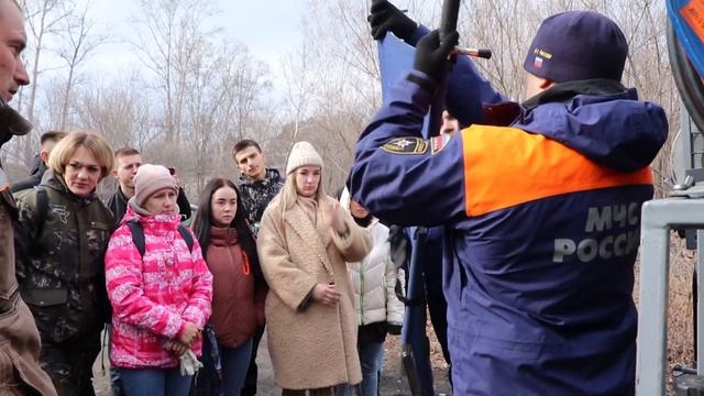 Занятие спасателей поисково спасательного отряда с волонтерами