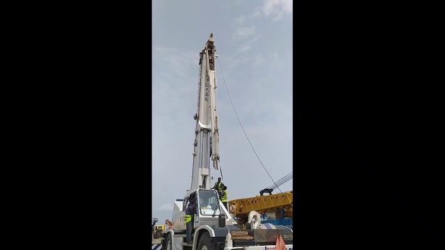 KATO 65 ton rough terrain crane fly jib disassemble. смотреть онлайн
