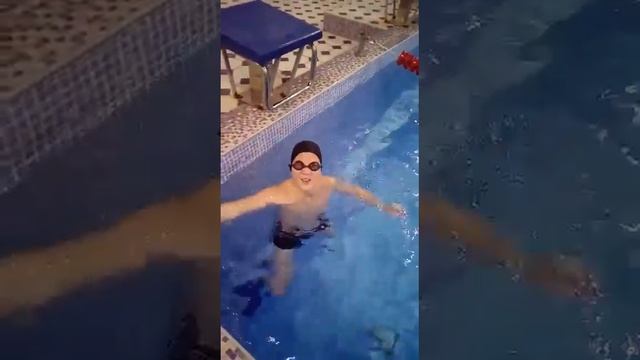 Руслан плывёт на спине смотреть онлайн