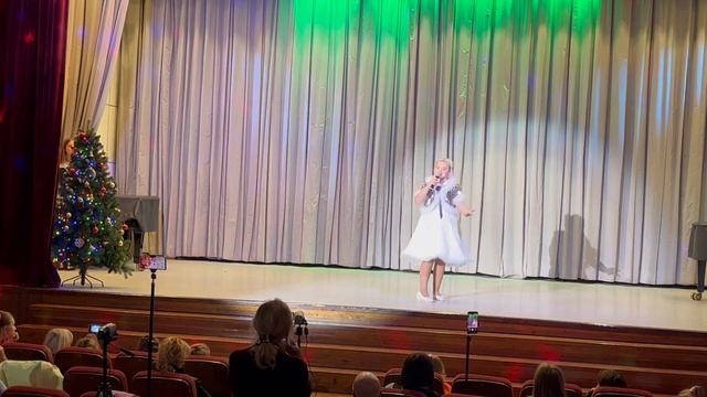 "Русская зима" - Олеся Тараненко открывает отчетный концерт ЦДШИ в Химках смотреть онлайн