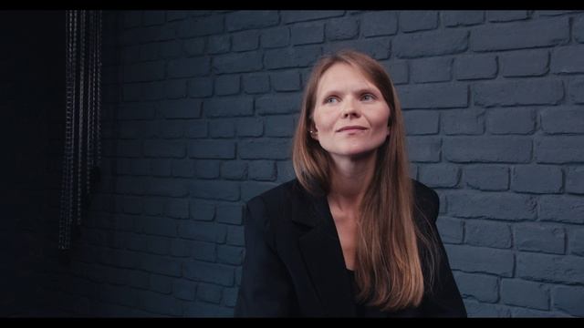 В галерее. Узнали, откуда сцена? смотреть онлайн