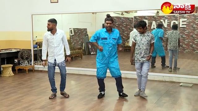 Sathi's Rakesh Master Spoof || Garam Sathi Break Dance Classes || Garam Garam Varthalu | Sakshi TV смотреть онлайн