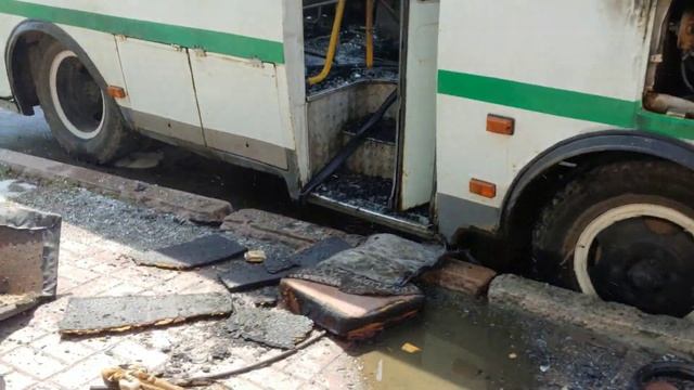Згорів автобус у Сумах смотреть онлайн