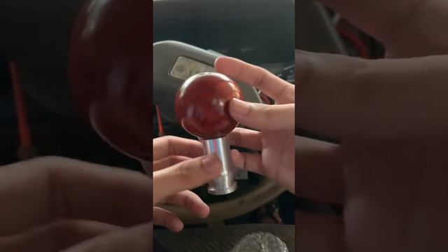 Ep.1 (TOYOTA KE70 DX) Changing Nardi Torino Gear Knob | Woody! смотреть онлайн