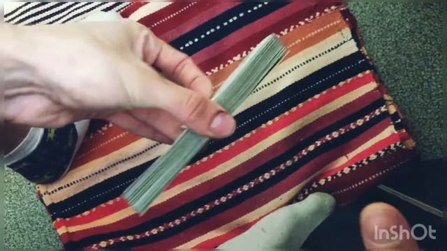 Врезка, тосовка и все на полосатом коврике. Это Faro или Riffle shuffle, не так важно - всё бумажно смотреть онлайн