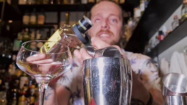 White Lady cocktail ricetta al Casa Mia Milano смотреть онлайн