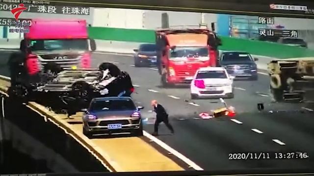 中国长城汽车WEY VV7被撞翻滚数圈后坠桥,车上人员无生命危险|Chinese car quality|chất lượng xe trung quốc #car смотреть онлайн