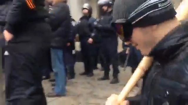 Бойня под одесской обладминистрацией. Титушки довольны собой смотреть онлайн