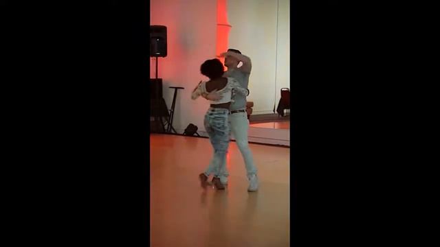 Jorge & Clemence Bachata смотреть онлайн