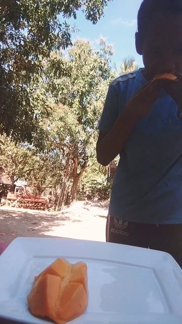 Eating with mongo#shorts смотреть онлайн