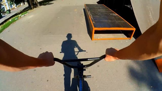 ТРЮКИ НА BMX / РАЗБОРКИ в скейтпарке смотреть онлайн