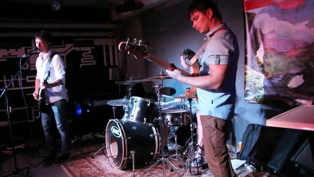 TLGN - Человек похожий на птицу (live @ Кирпич, Тольятти) смотреть онлайн