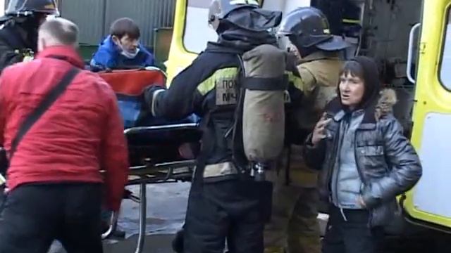 Владивостокские пожарные спасли из горящей гостинки пожилого мужчину смотреть онлайн