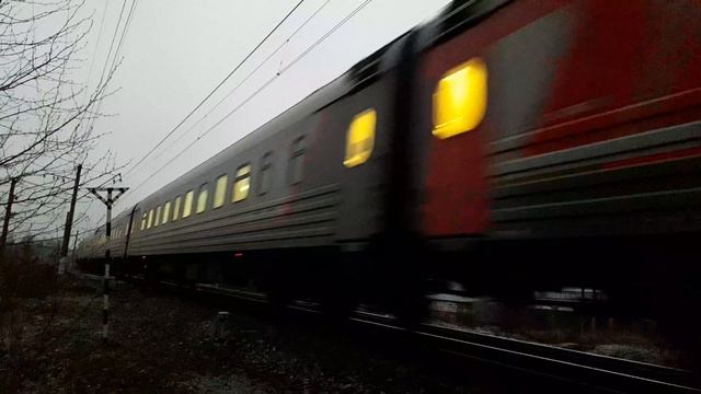 Электровоз ЧС7-054 с пасажирским поездом Ярославль-Москва смотреть онлайн