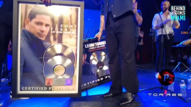 Leoni Torres Entrega de premios sorpresa en Flamingo Teatro bar Miami смотреть онлайн