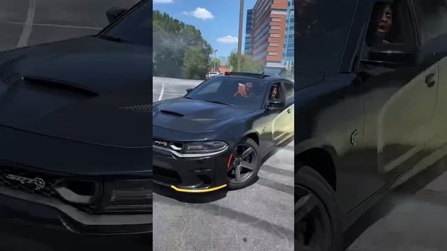 How It Be When Somebody Pull Up showing off Trying To Race You! ft Yesimprettyvee смотреть онлайн
