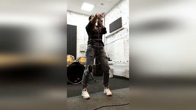 Бузова спела в живую "Хит-парад"❤️ смотреть онлайн