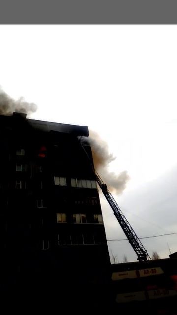 14 апреля 12:42 Пожар на улице Земнухова 13 смотреть онлайн