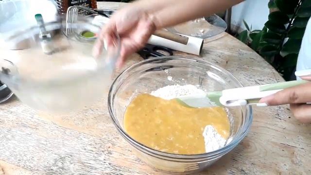 CARROT CAKE BANANA BREAD