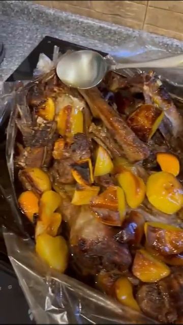 Королевская запечатка бараньи ребрышки с золотыми овощами ❤️😋😋🥩🔥👍👍 - ❤️ тебя жизнь!
