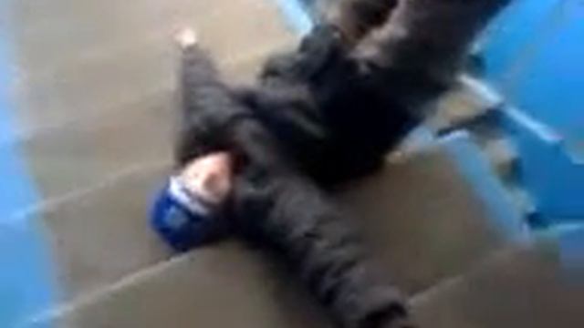 мальчик покончыл жызнь самаубийством прикол.avi смотреть онлайн