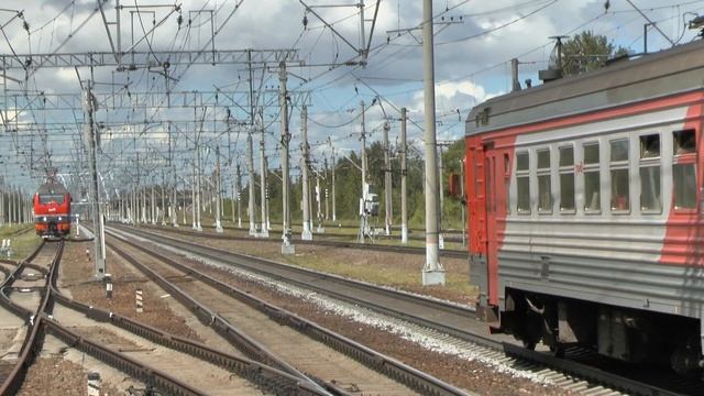 Электропоезда ЭТ2м-114 и ЭТ2м-090