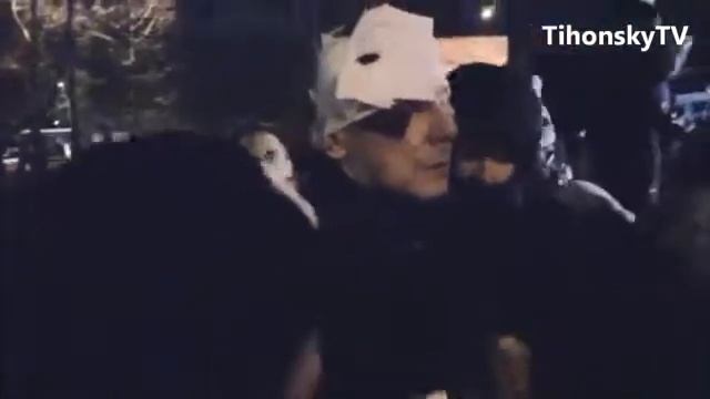 ЭКСКЛЮЗИВ Юрию Луценко разбили голову Беркут РОВД #Євромайдан #Автомайдан #СвятошиноПоширте новое в