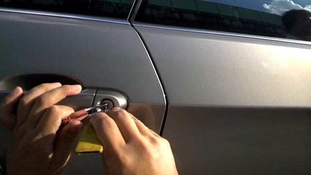 2010 BMW E92 330i unlock (Taiwan locksmith) смотреть онлайн