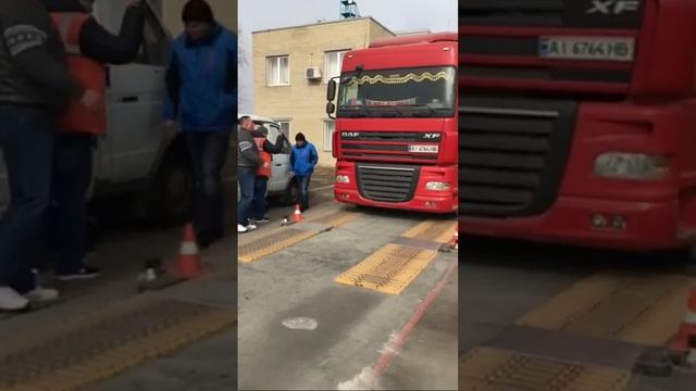 Умань, перегруженая фура 58т, штраф 1400 евро смотреть онлайн