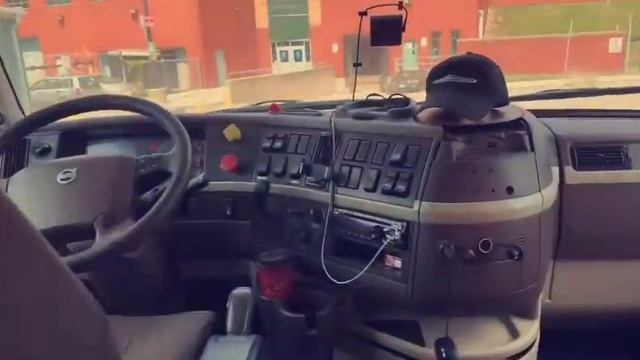 Volvo Truck 🇺🇸🇨🇦 a quick view of dashboard смотреть онлайн