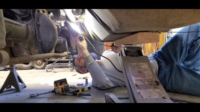 Starting The Tune Up and Dropping the Fuel Tank on the '81 Mustang смотреть онлайн