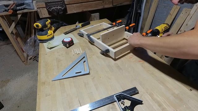 Create a Framed Shelf using a single piece of Pallet wood смотреть онлайн
