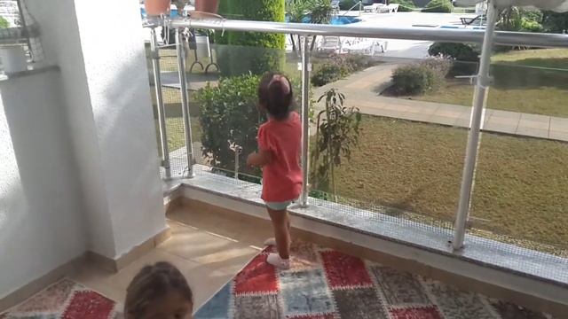 Кошка На Балконе.У Милы Новый Стул.Турция.Сиде Погода Класс! смотреть онлайн