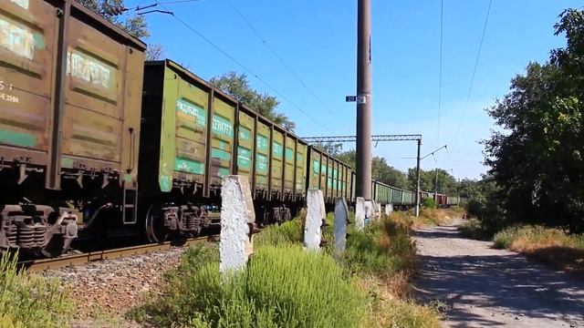 Электровоз ВЛ80К-530 с грузовым поездом смотреть онлайн