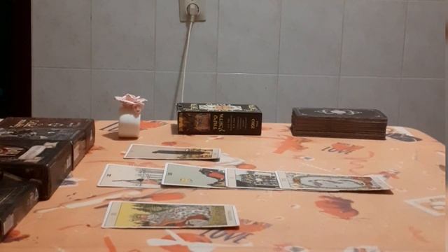 Есть ли у него чувства к сопернице.