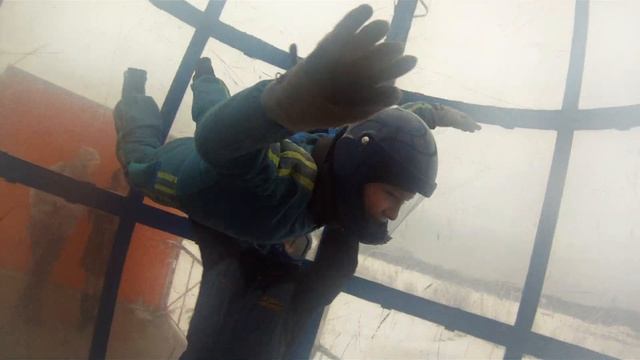 Полет в аэротрубе (МикроМакс) смотреть онлайн